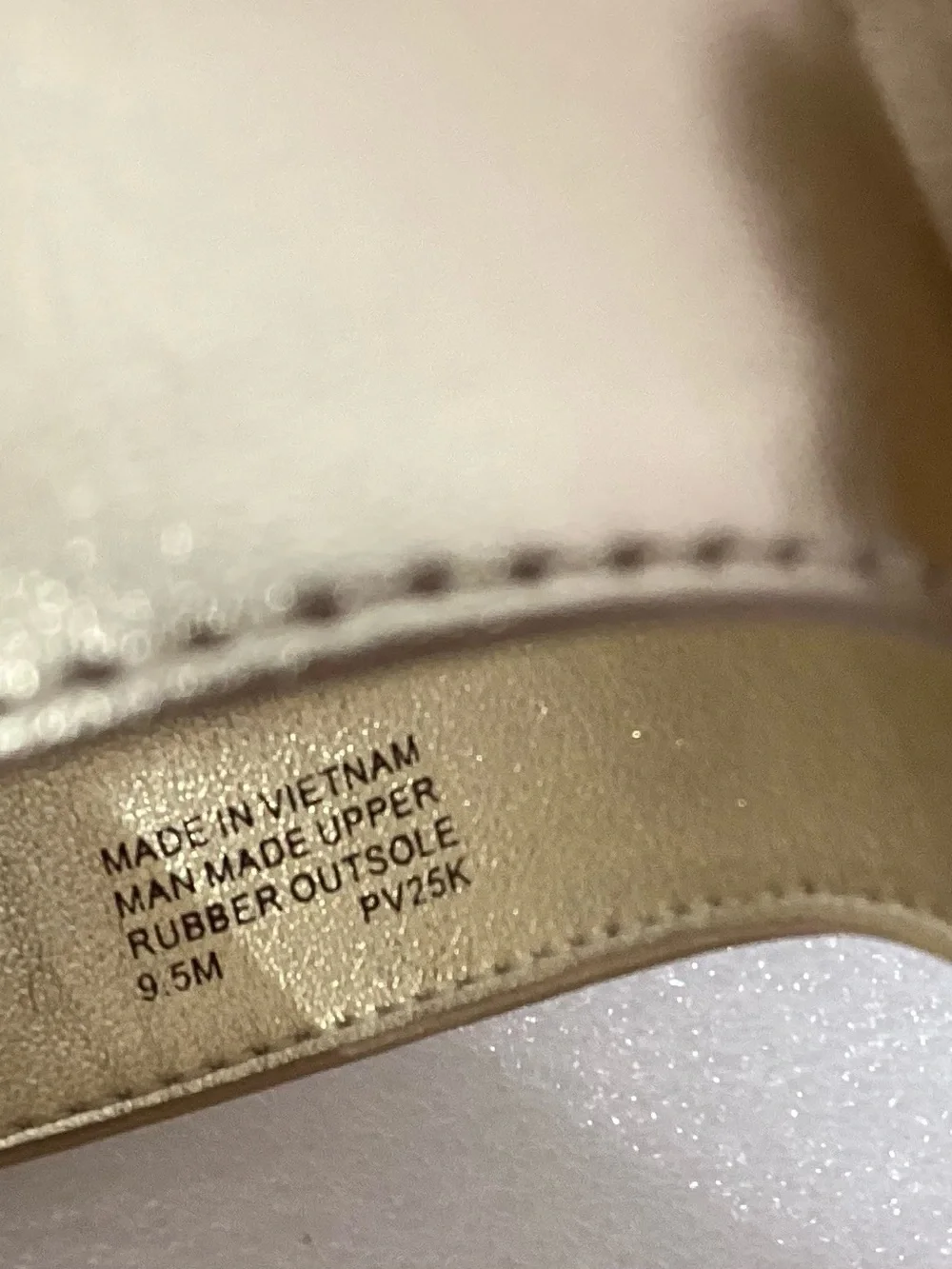 Michael Kors Woman’s Flip Flops Size 9.5 Color Gold Faux Leather
